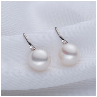 Moon in the Sky bright Pearl Earrings in Set of 3