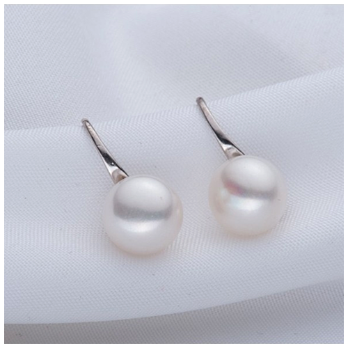 Moon in the Sky bright Pearl Earrings in Set of 3