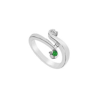 Emerald and Diamond Ring : 14K White Gold - 0.20 CT TGW