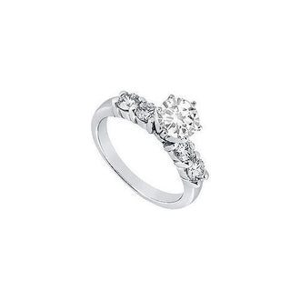 Diamond Engagement Ring : Platinum - 0.75 CT Diamonds